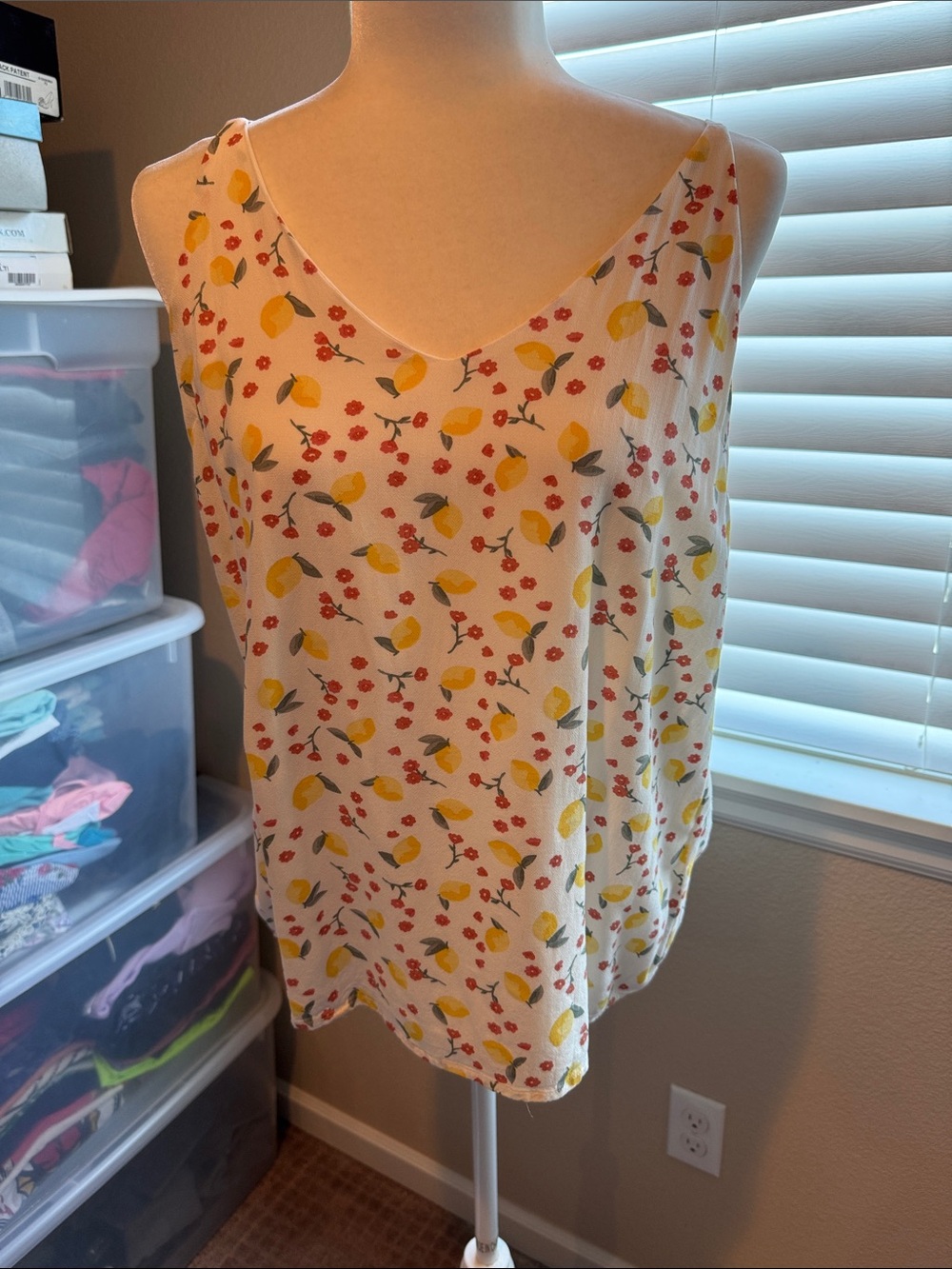 Sleeveless White Lemon Print V-Neck Cami